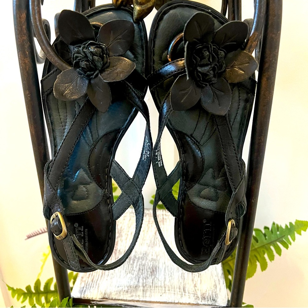 BORN•Flat Leather Sandals•BLACK with Leather Flower Detail•SIZE 6 - Picture 2 of 16